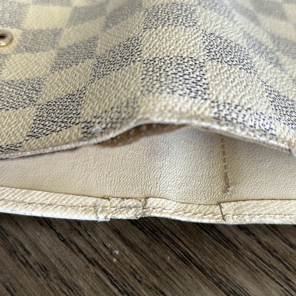 LV Damier Azur Kisslock Wallet - Picture 11 of 16